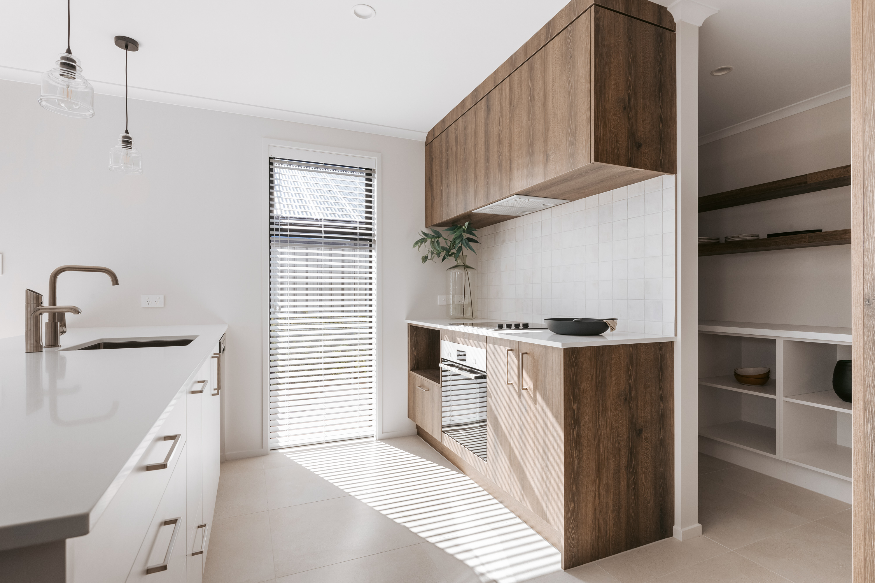 001 37 Flack Street Web