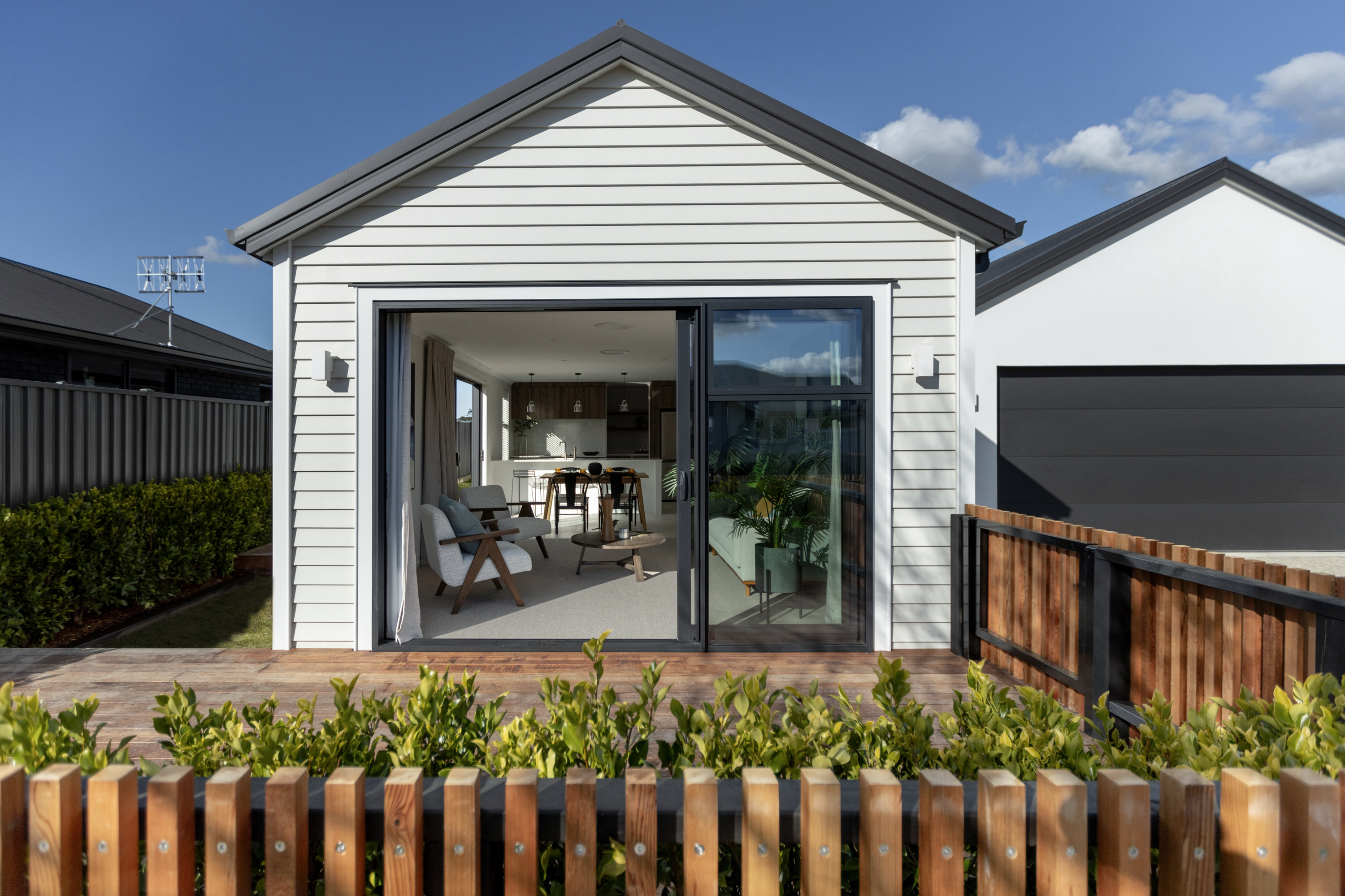 060 37 Flack Street Web