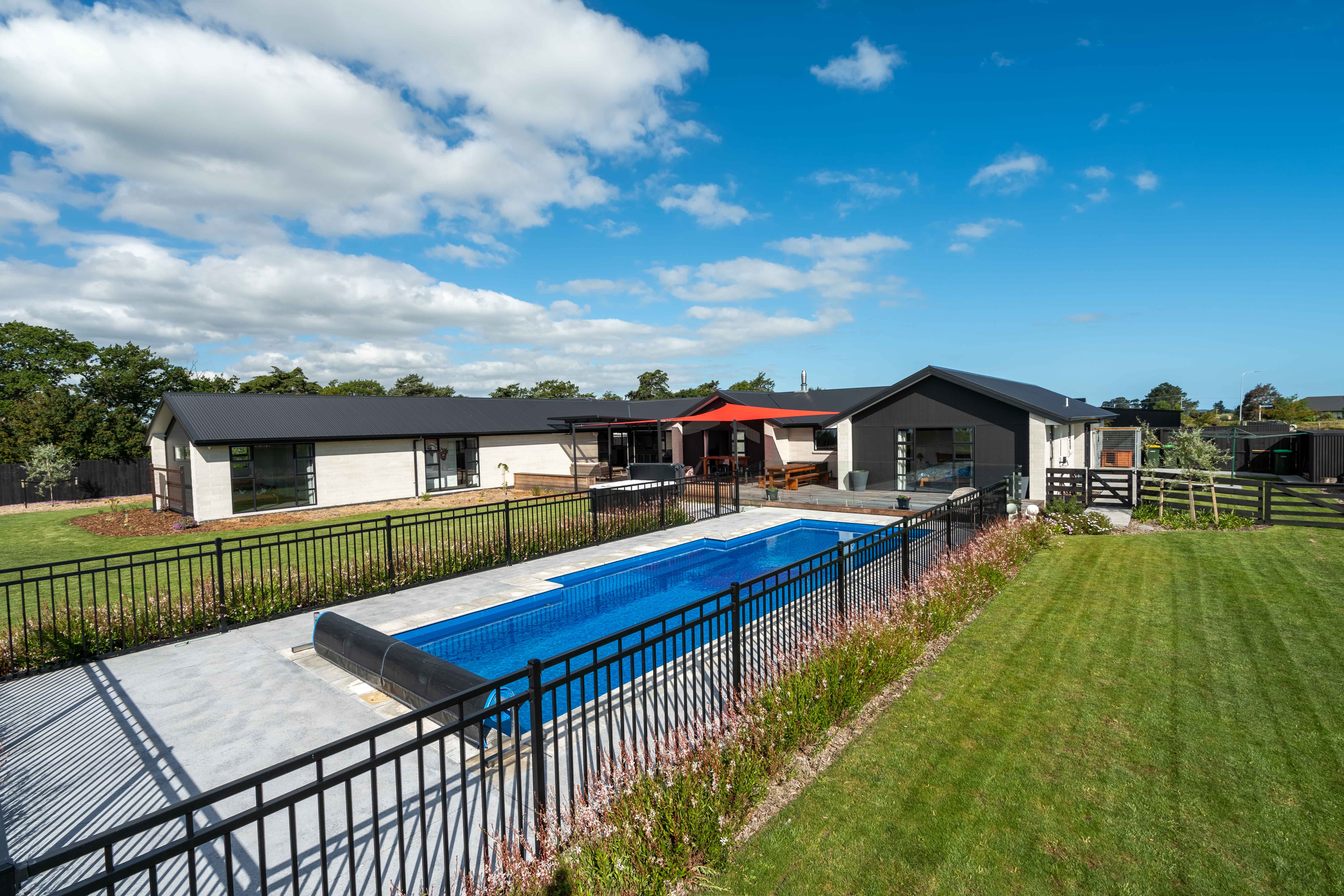 21202311240512 475 Classic Bulders Leston HDR (1)