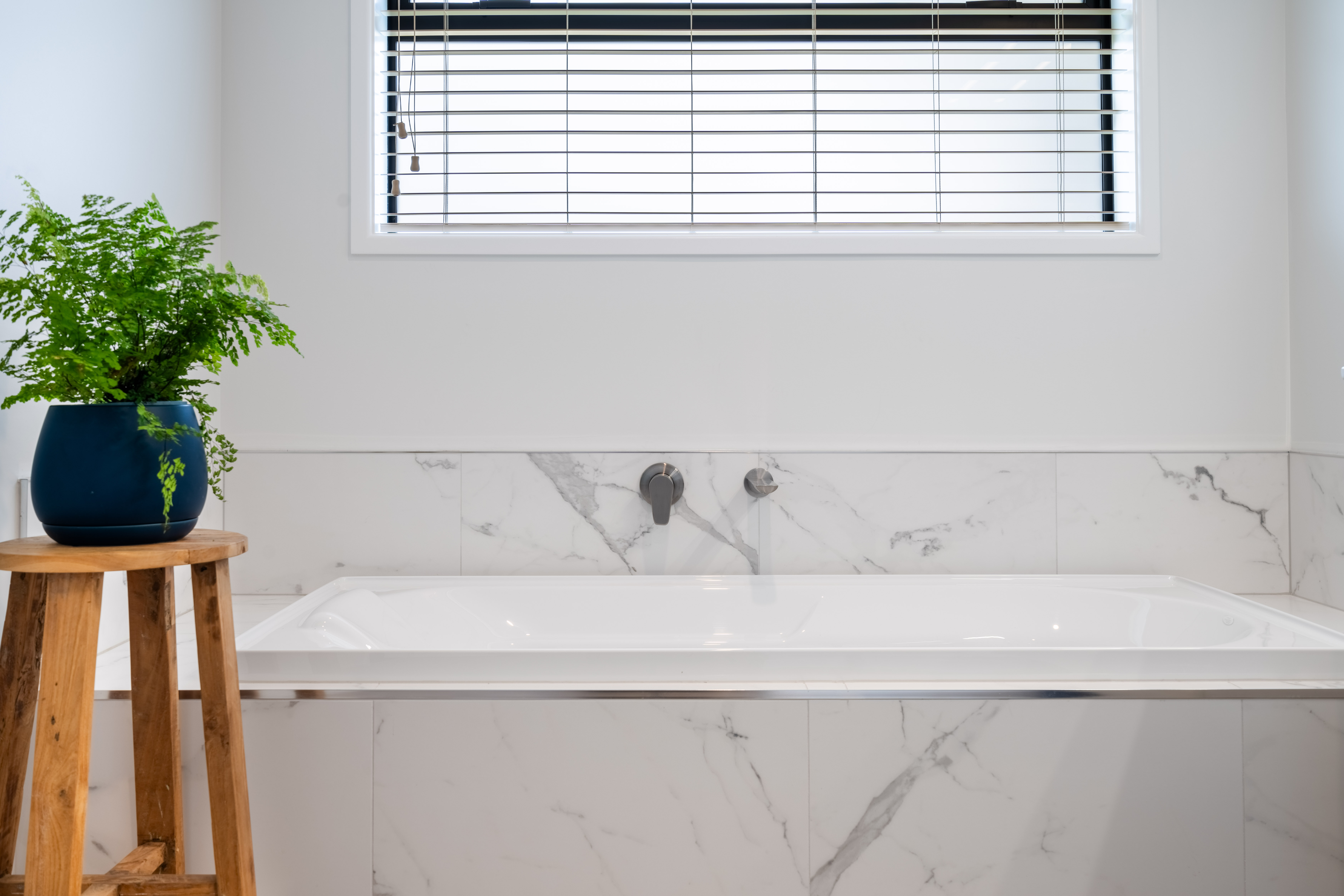 19202311240395 475 Classic Bulders Leston HDR