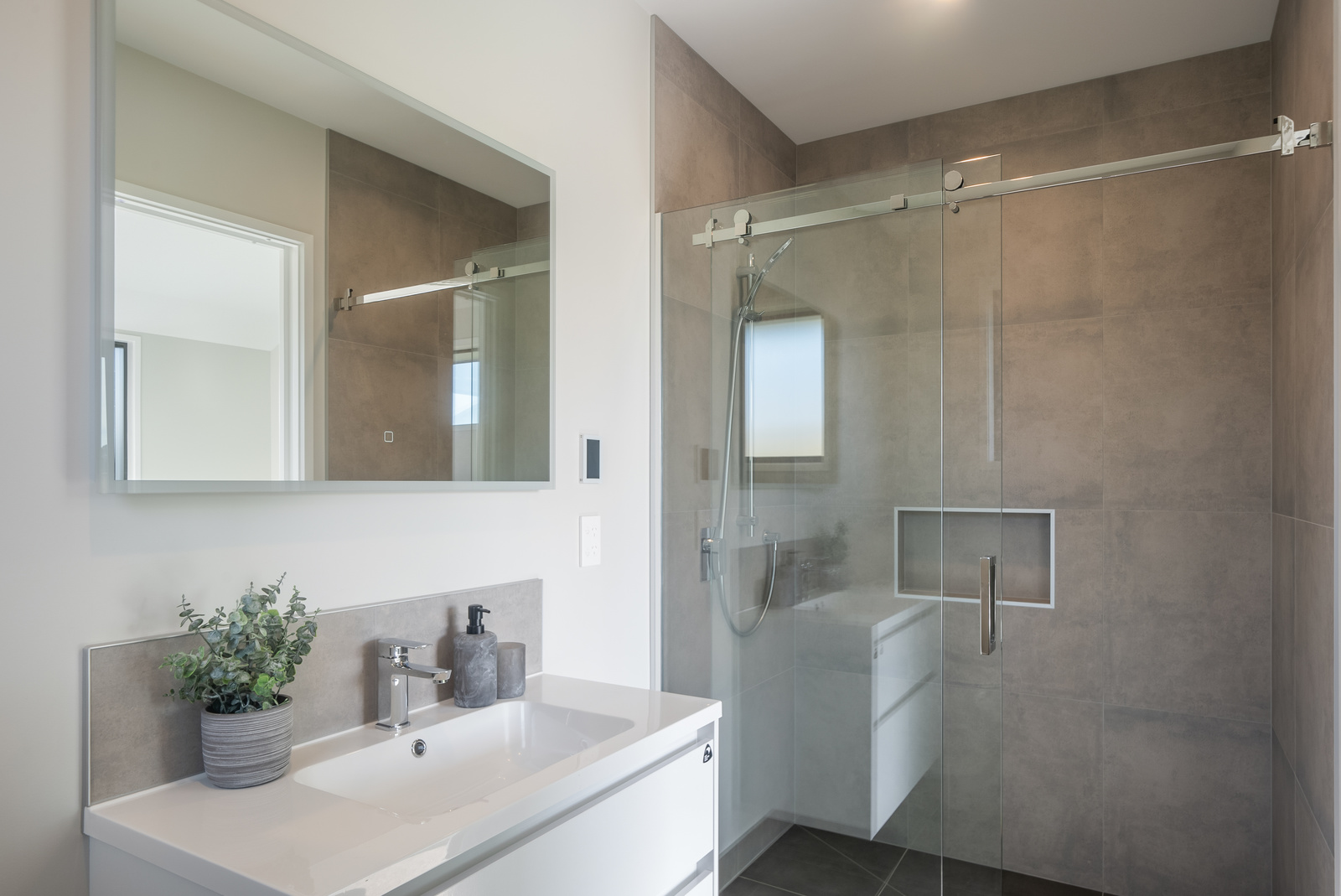 WLG104788 24 Kotuku Ngutupapa Way Brad Turner 1034 1600 20