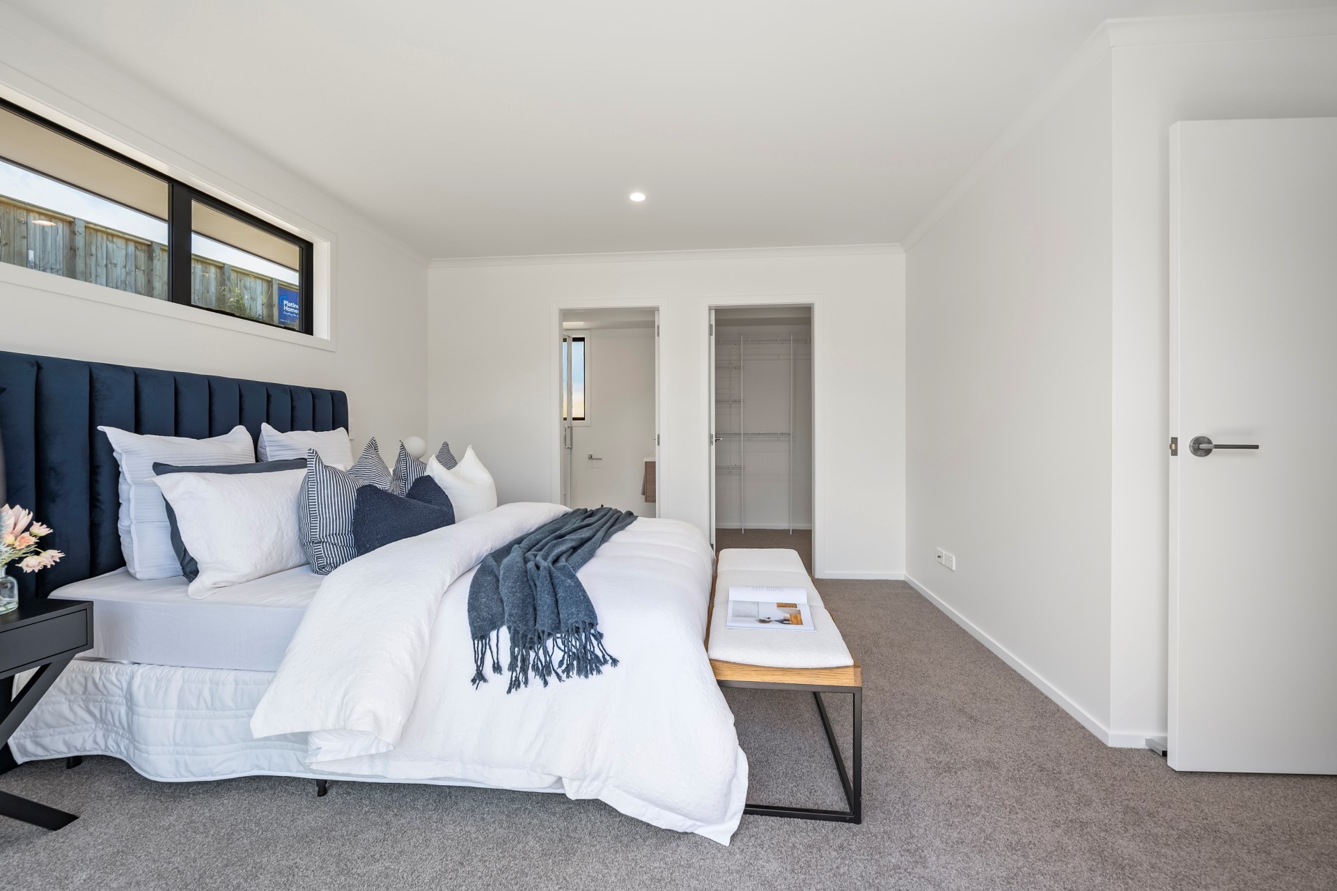 039 Open2view ID572515 44 Kohekohe (Custom)