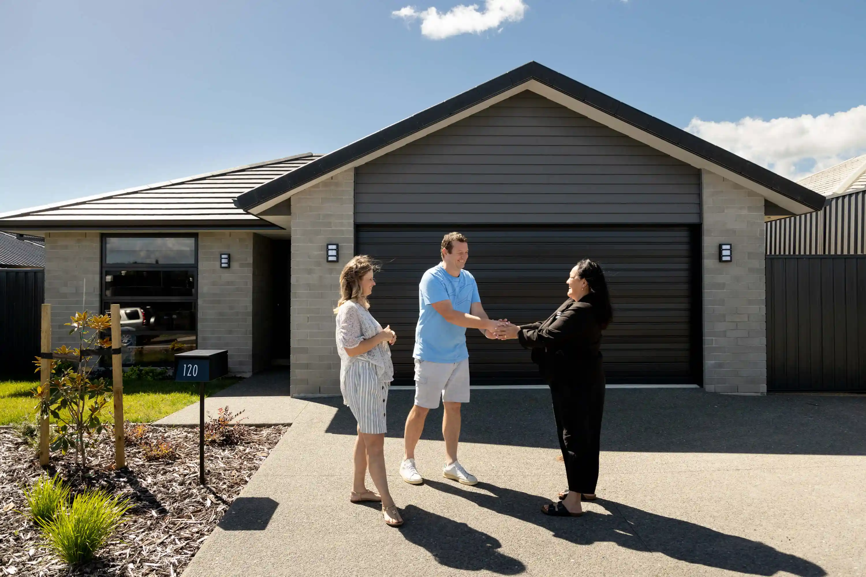 Builder consultant shaking client's hand