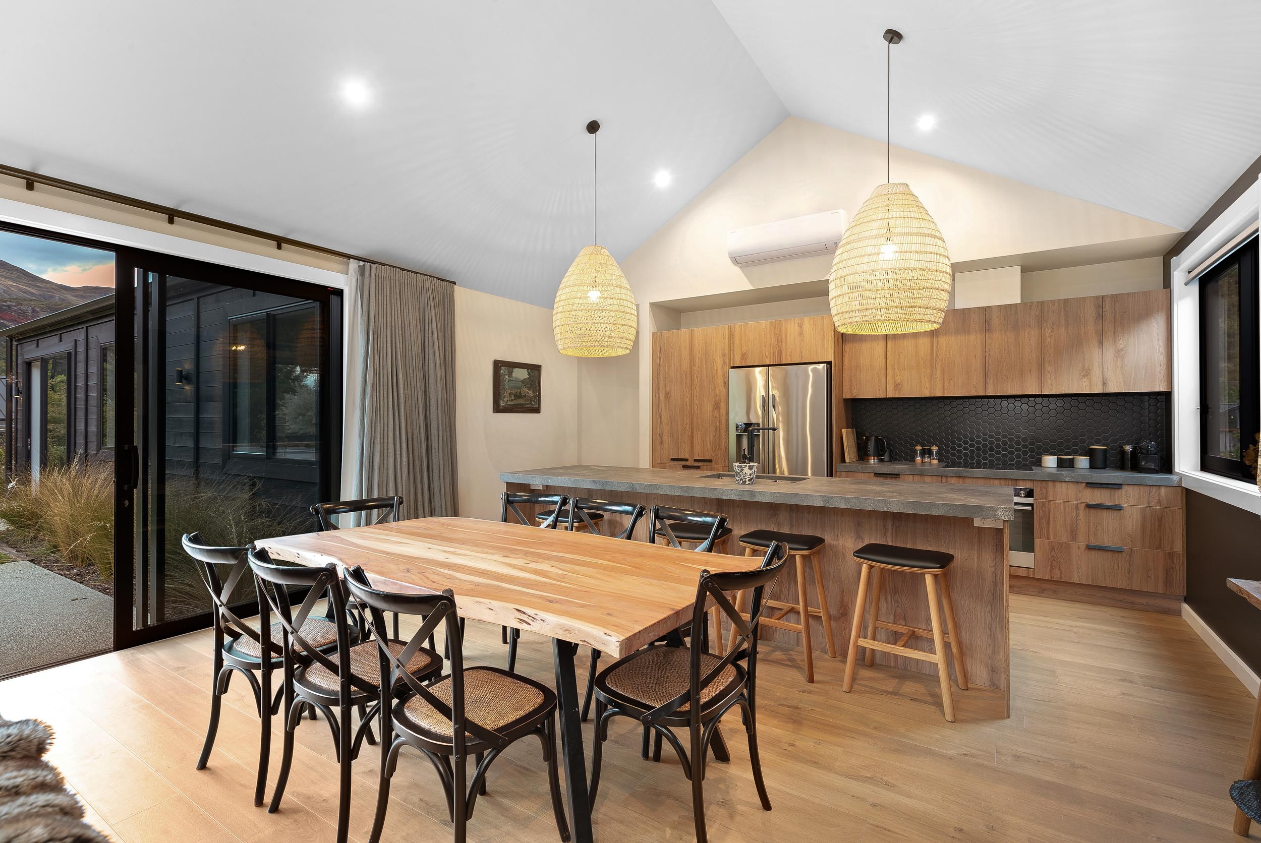 20 FL Queenstown Media 21