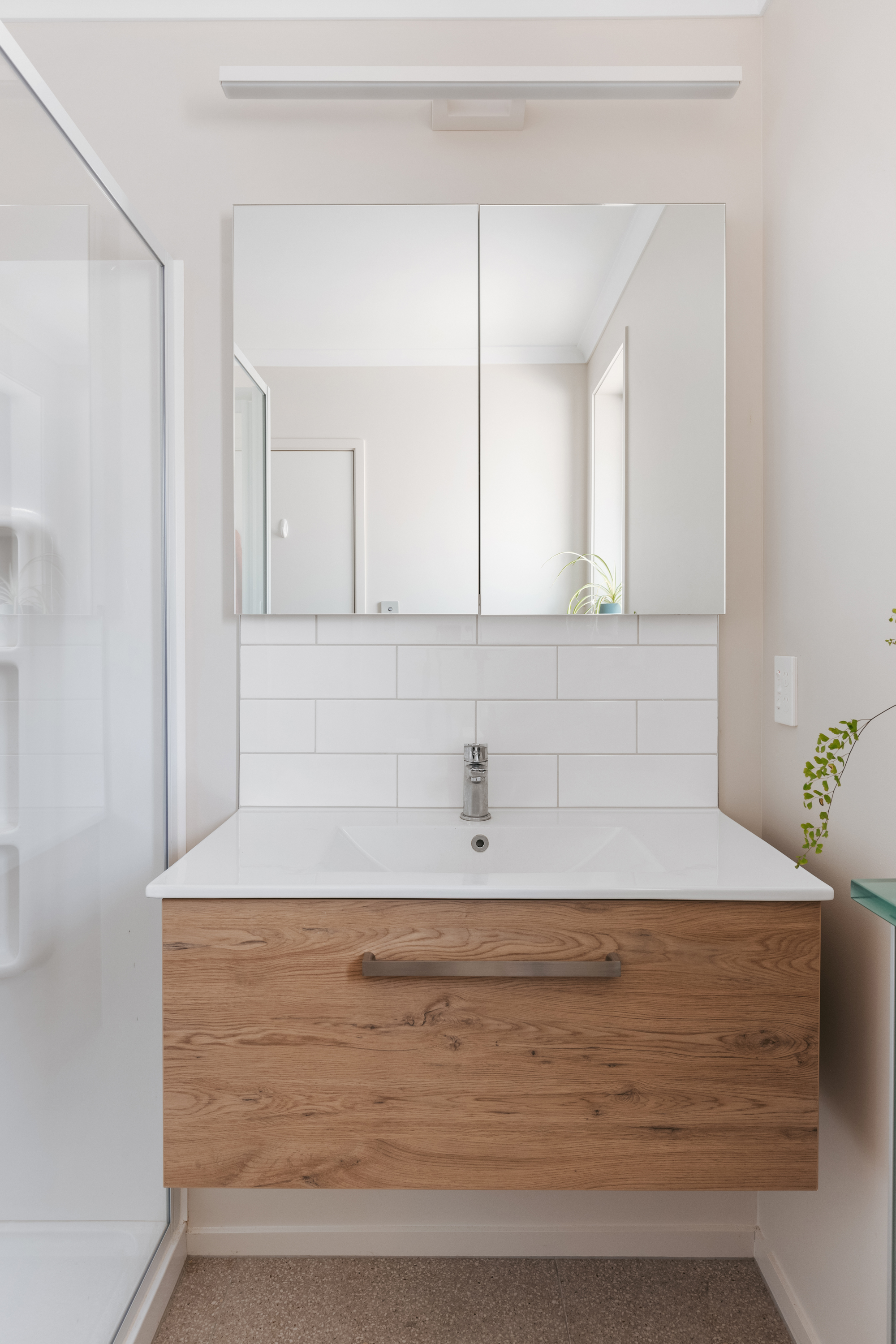 037 120 Sentinel Ave Web